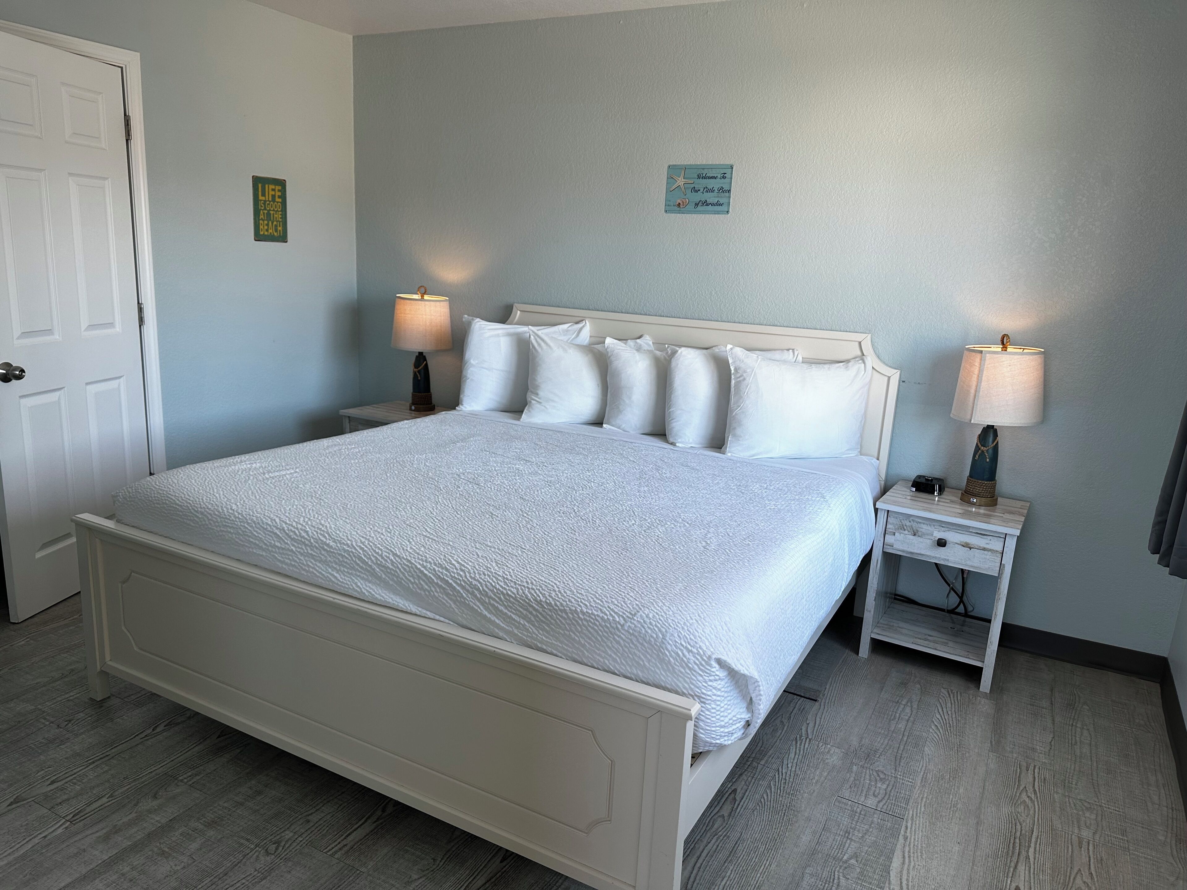 Suite, 1 King Bed, Kitchenette | Premium bedding, free WiFi, bed sheets