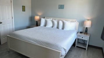 Suite, 1 King Bed, Kitchenette | Premium bedding, free WiFi, bed sheets