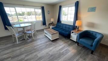 Room, 1 Queen Bed with Sofa bed, Non Smoking, Kitchen | Premium bedding, free WiFi, bed sheets