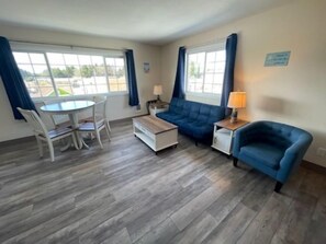Room, 1 Queen Bed with Sofa bed, Non Smoking, Kitchen | Premium bedding, free WiFi, bed sheets - The Coastal Inn and Suites (Long Beach)