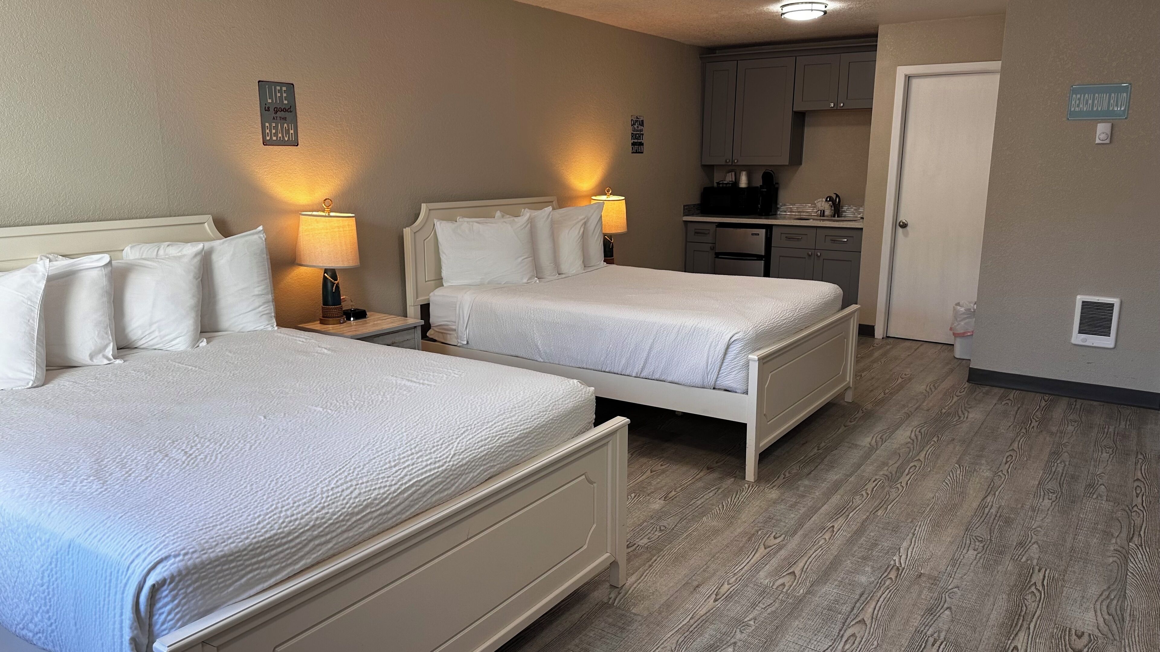 Estudio, 2 camas Queen size, con acceso para personas discapacitadas, cocineta | Ropa de cama de alta calidad, wifi gratis y ropa de cama 