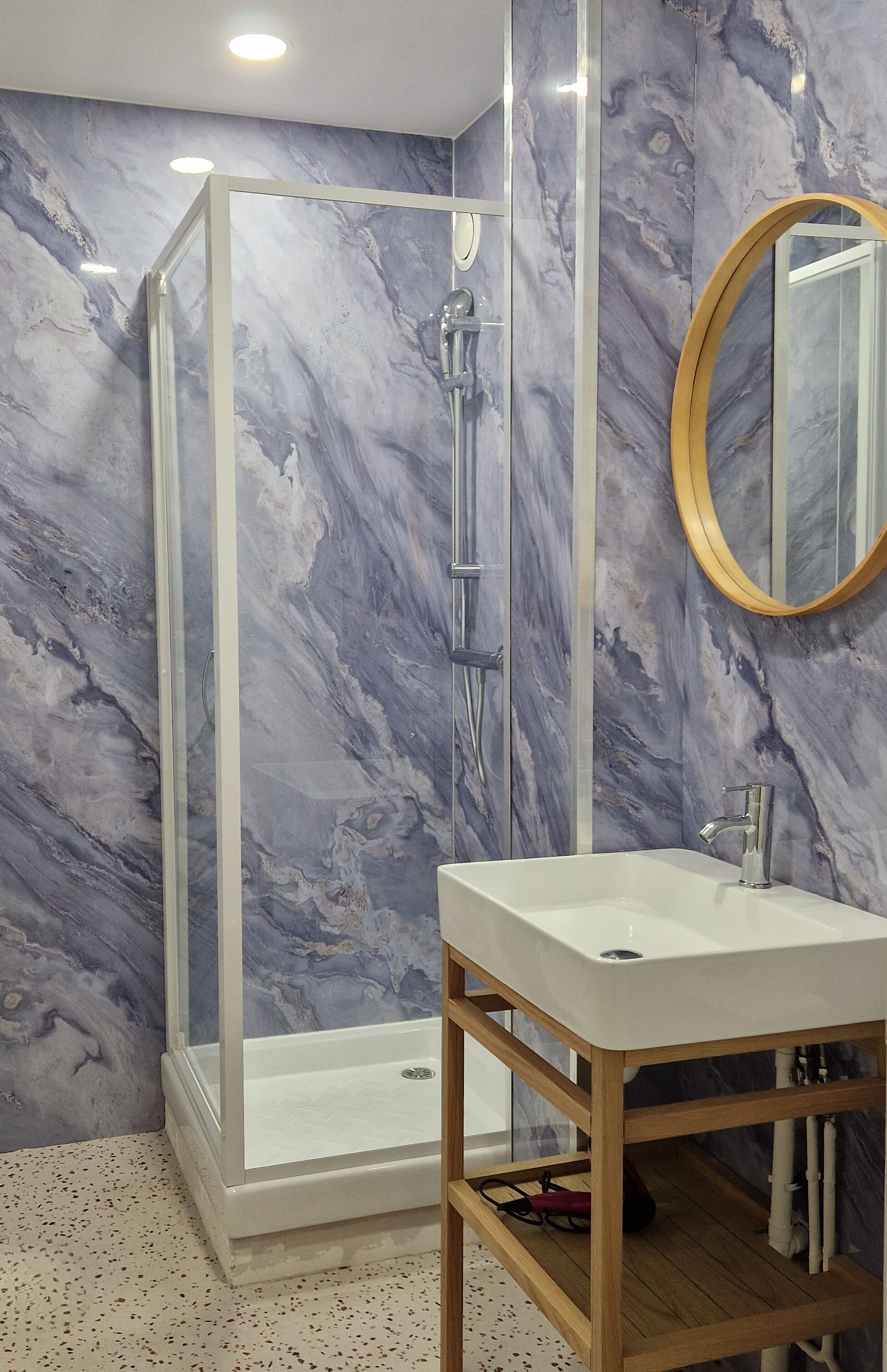 Tweepersoonskamer, airconditioning, uitzicht op tuin | Badkamer | Gratis toiletartikelen, een haardroger, handdoeken, zeep