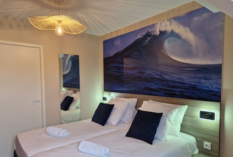 Ropa de cama de alta calidad y escritorio