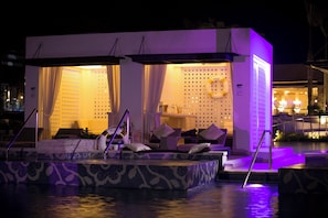 Outdoor pool, sun loungers