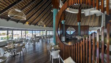 7 restaurants, breakfast, lunch, dinner served; international cuisine