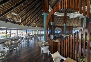 7 restaurants, breakfast, lunch, dinner served; international cuisine - Royalton CHIC Punta Cana, An Autograph Collection All-Inclusive Resort & Casino – Adults Only (Punta Cana)