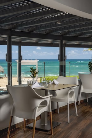 7 restaurants servant le petit déjeuner, le déjeuner et le dîner