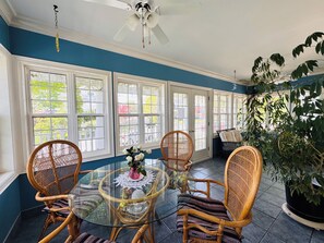 Interior detail - Chestnut Inn Bed and Breakfast (Niagara Falls)