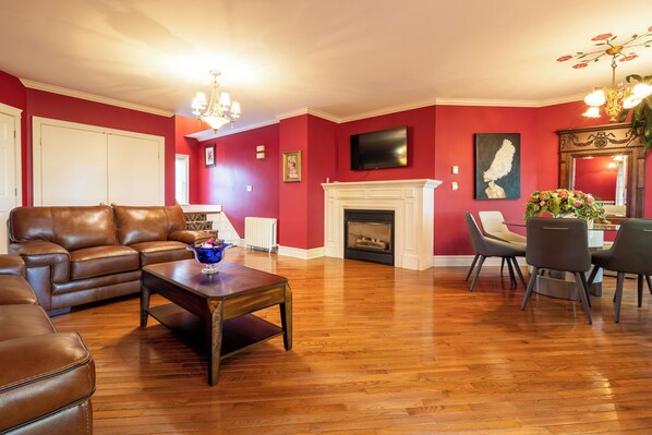 غرفة مزدوجة مريحة | تناول الطعام داخل الغرفة