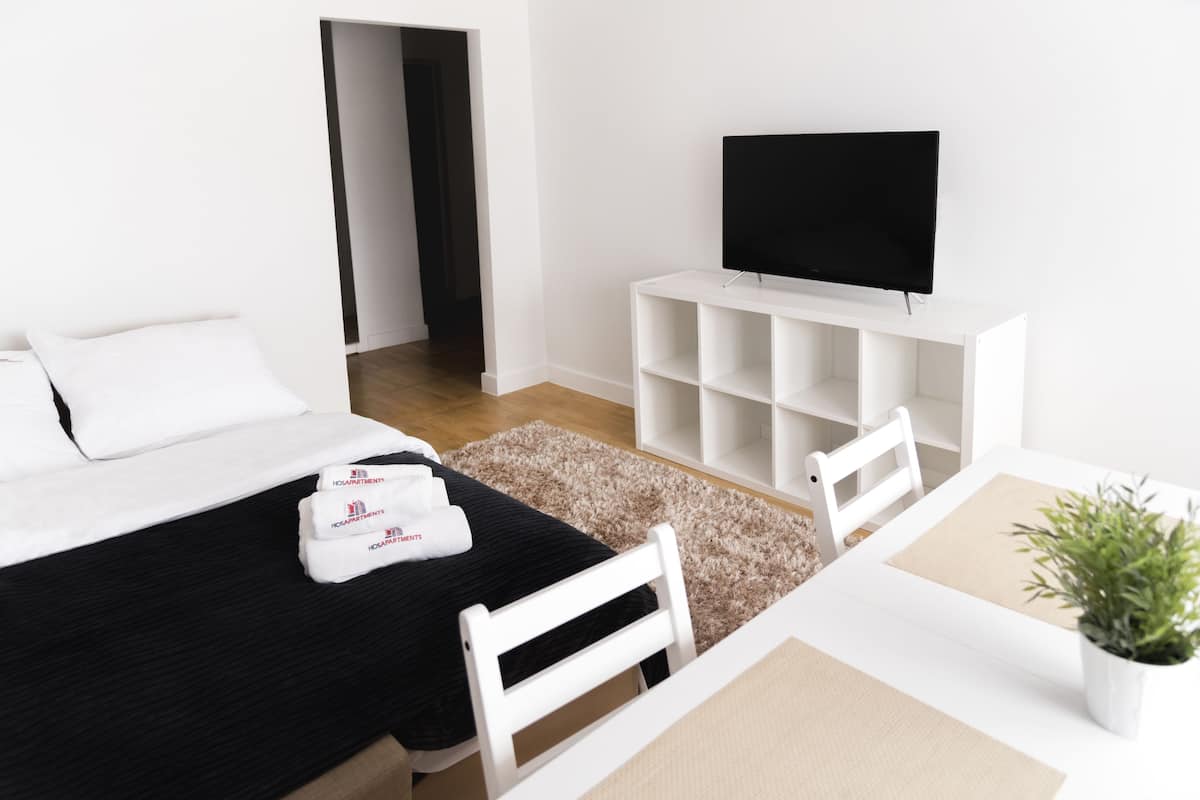 Apartment, 1 Bedroom, City View (11th floor) | Living area | 40-inch flat-screen TV with cable channels, TV