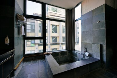 Muen Hot Spring Hotel