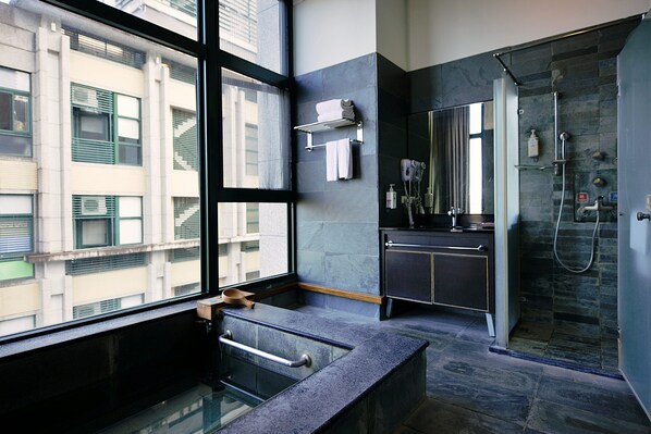 Standard Double Room | Bathroom | Separate bathtub and shower, spring water bathtub, rainfall showerhead - Muen Hot Spring Hotel (Jiaoxi)