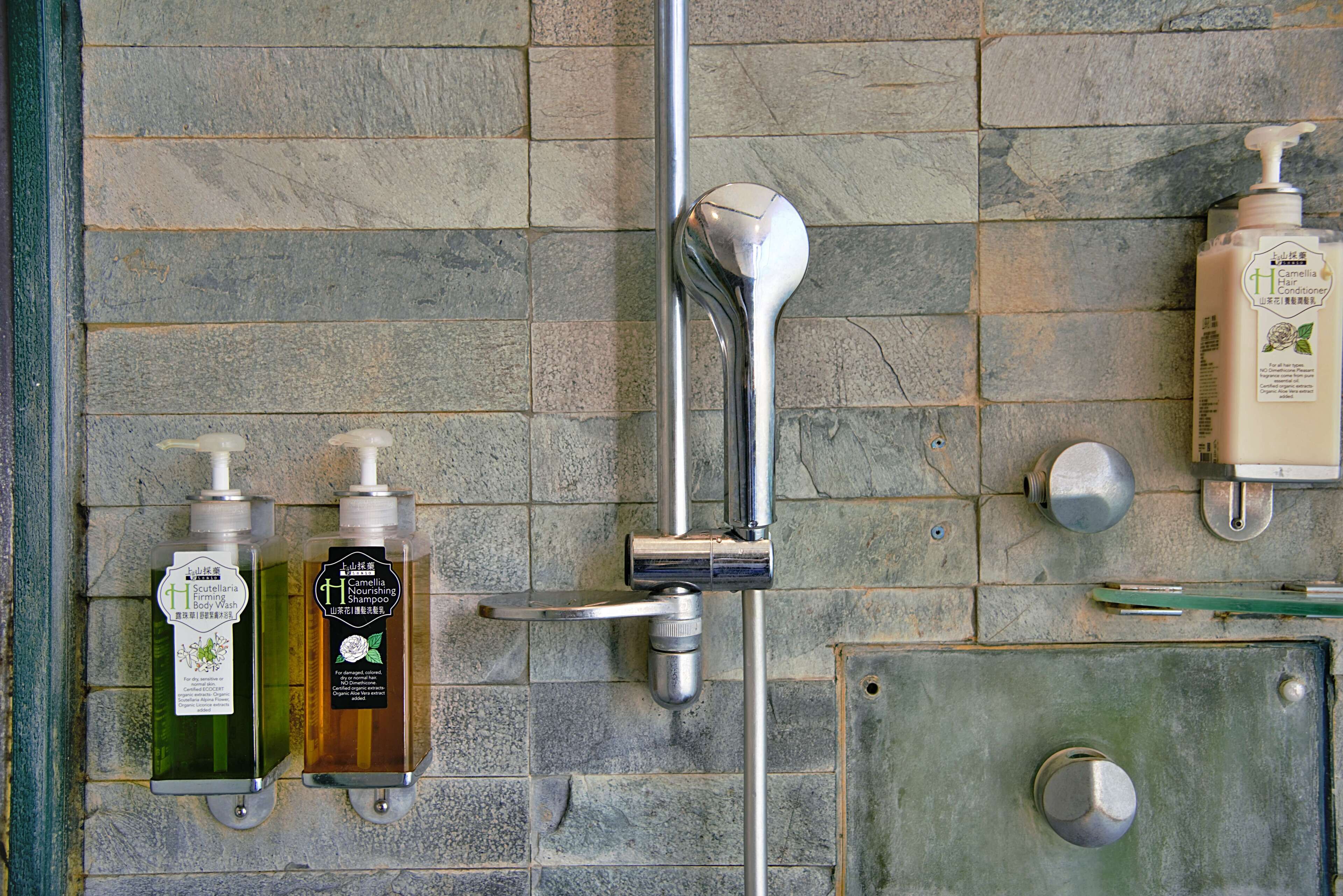 separate bathtub and shower, spring water bathtub, rainfall showerhead