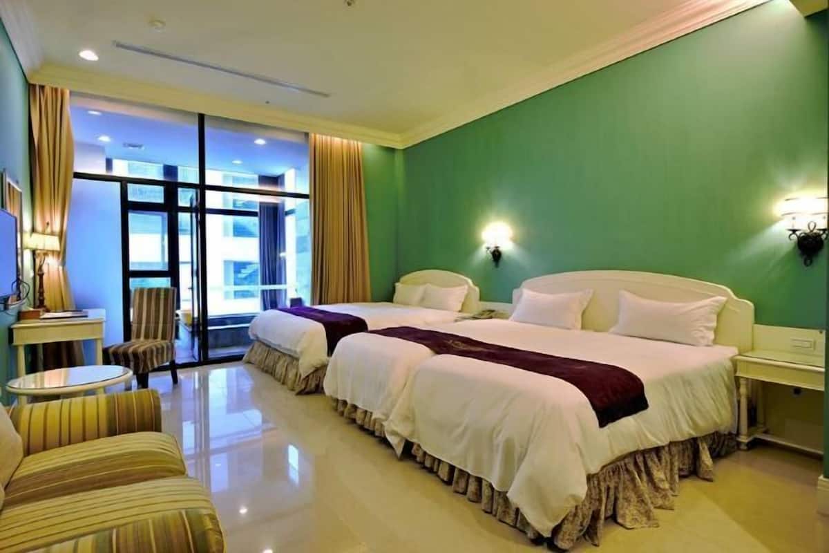 Premium bedding, down comforters, pillowtop beds, desk