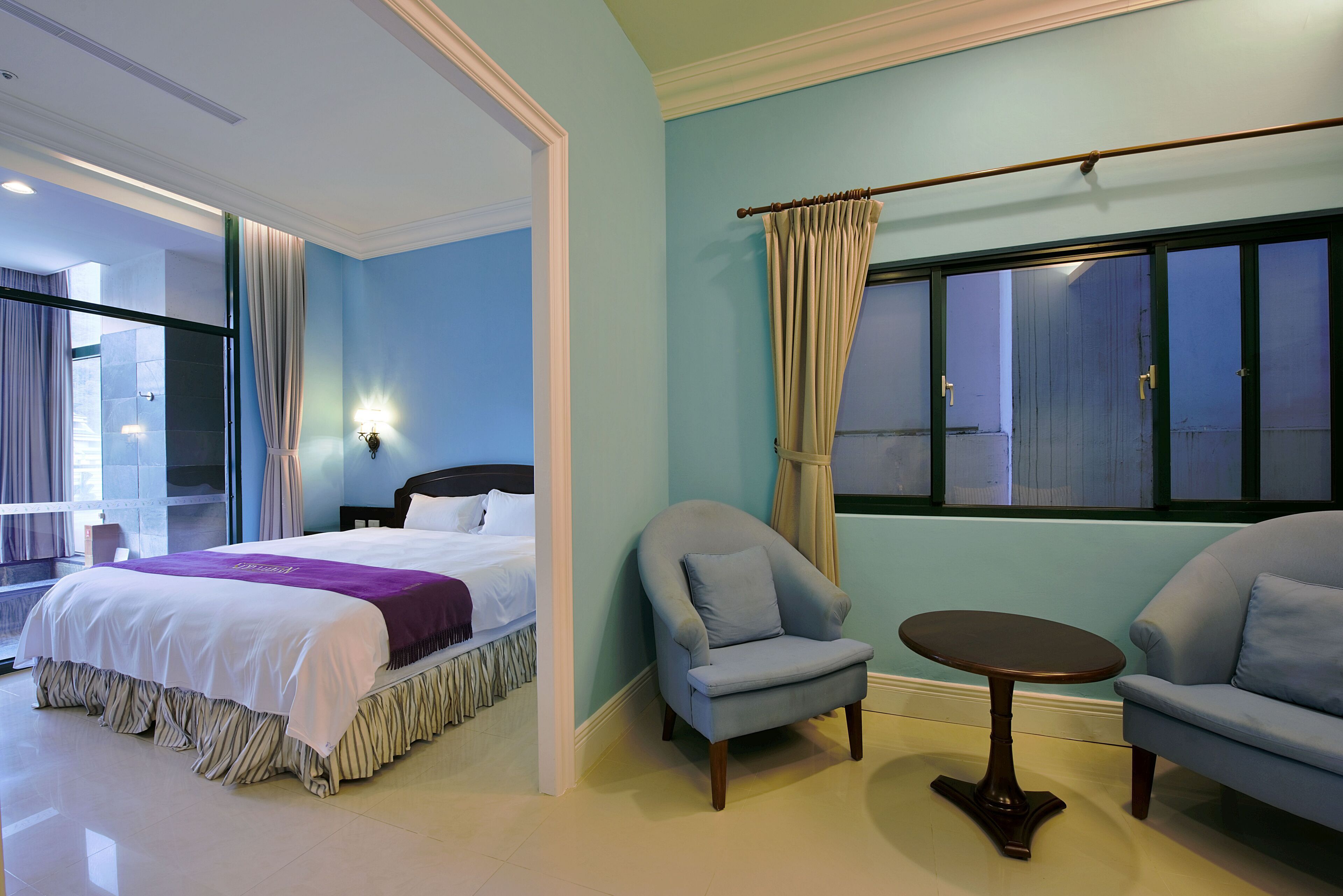 deluxe suite (offer in-room aroma diffuser and essential oil) | premium bedding, down duvets, pillow-top beds, desk