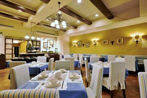 Desayuno para llevar diario (TWD 350 por persona)