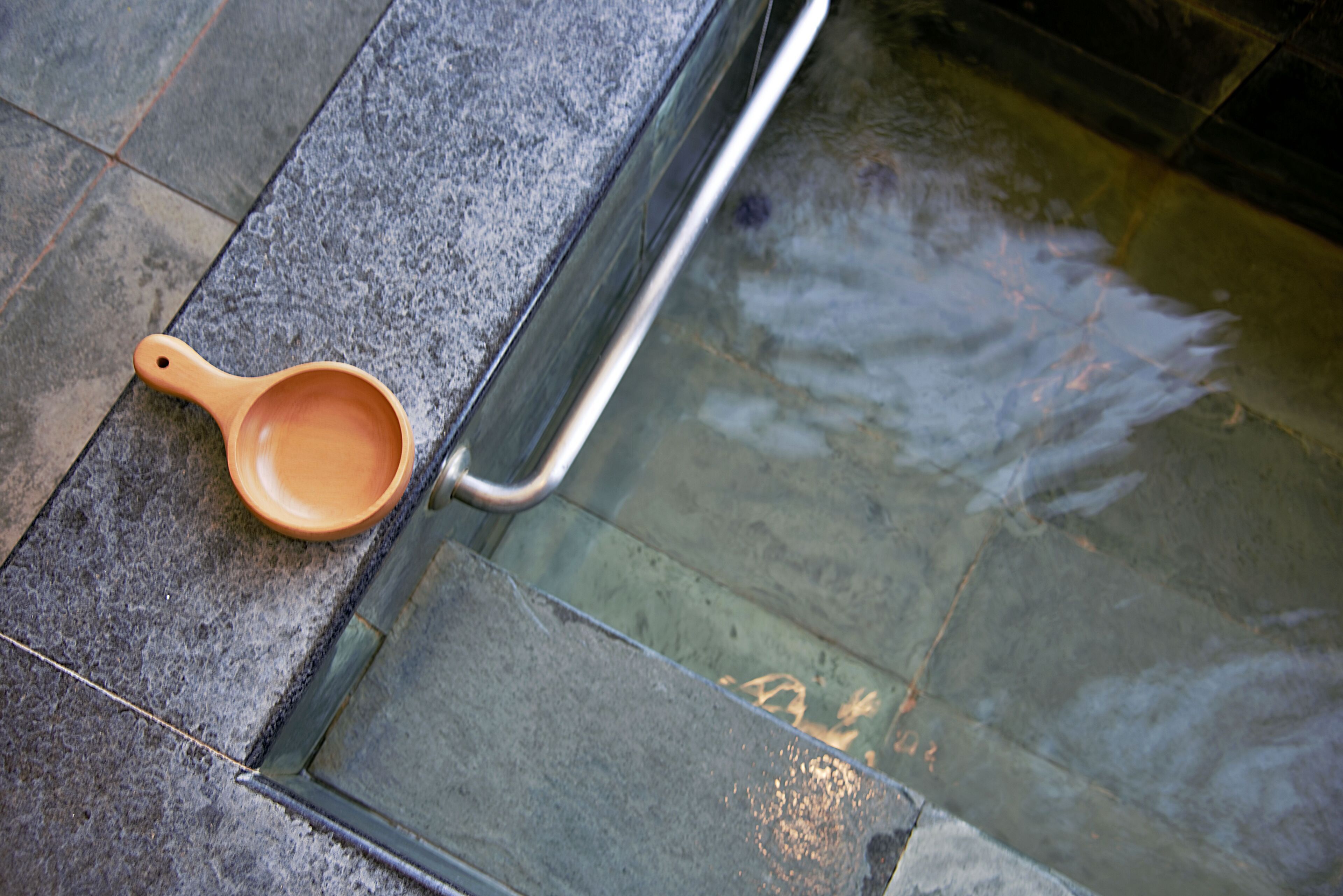 separate bathtub and shower, spring water bathtub, rainfall showerhead