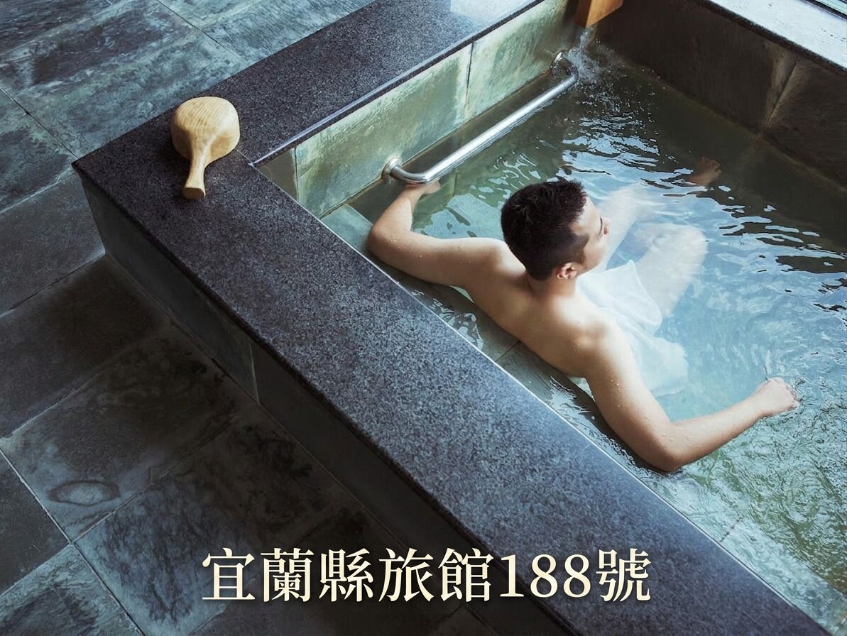 Baignoire et douche séparées, baignoire d'eau douce