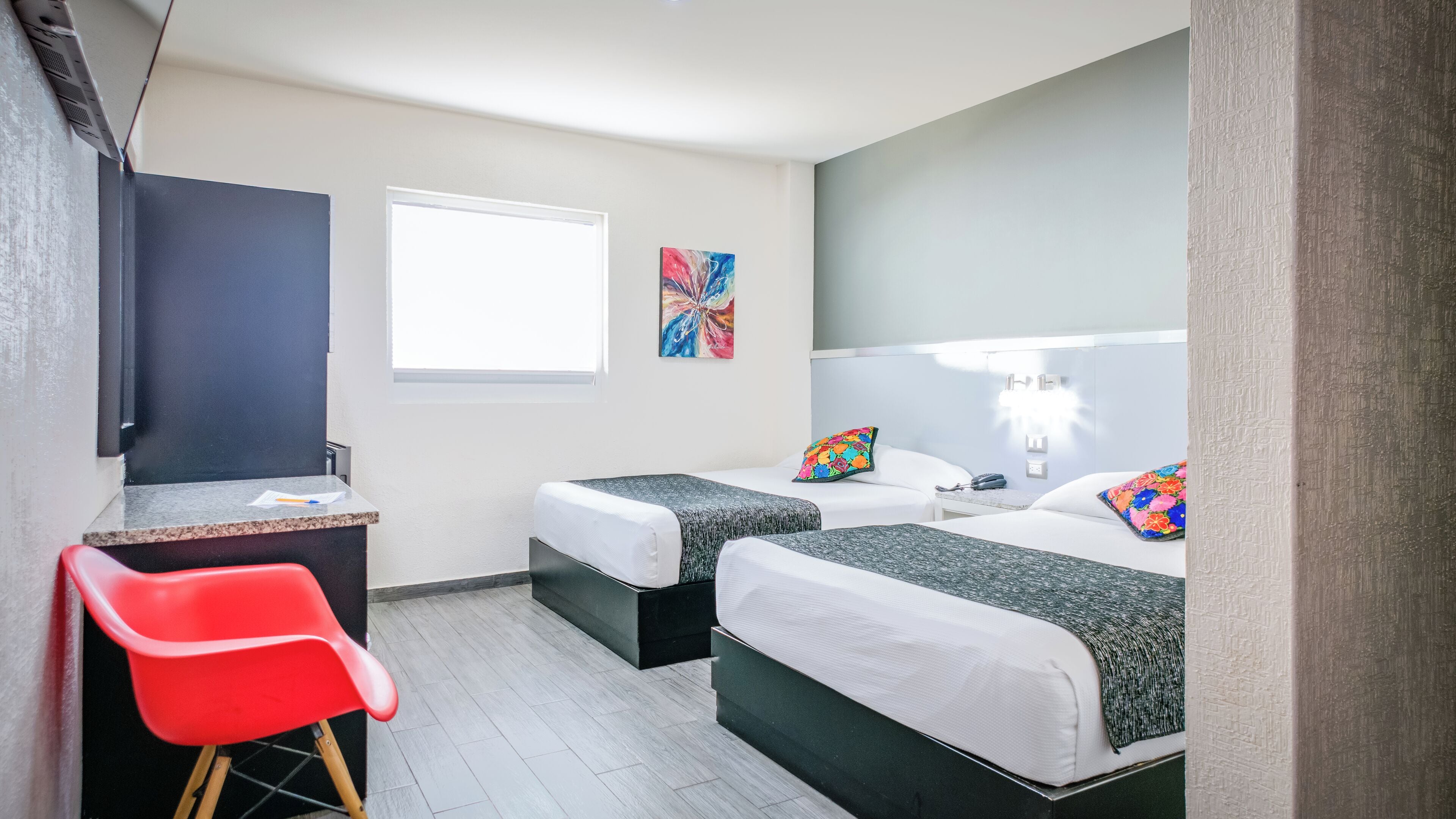 Suite junior | Ropa de cama hipoalergénica, cortinas blackout y insonorización 