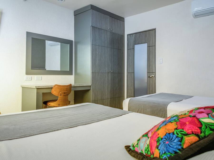 Phòng Suite Senior, bếp | Bộ đồ giường kháng dị ứng, màn/rèm cản sáng, phòng cách âm