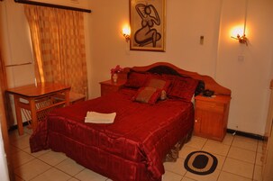Apartamento, 2 habitaciones | Ropa de cama