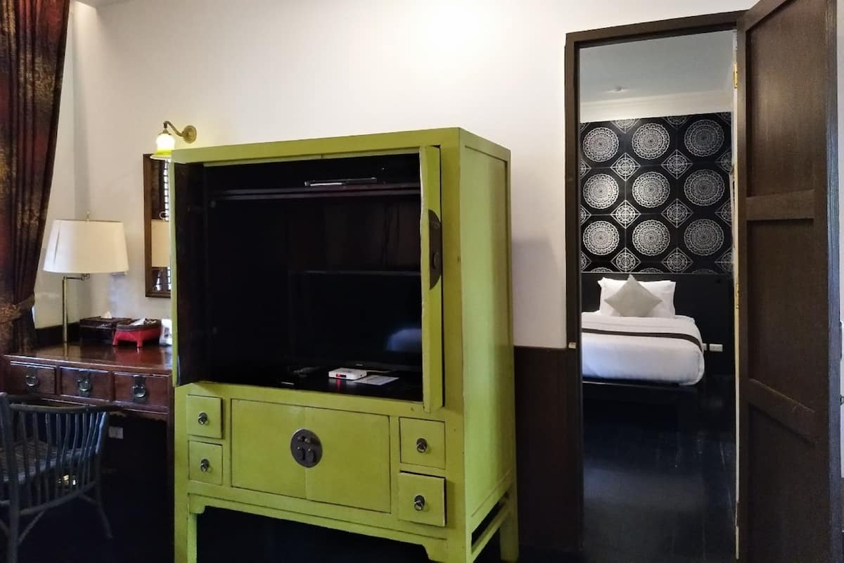 Family Connecting Room | 1 bedroom, minibar, in-room safe, desk