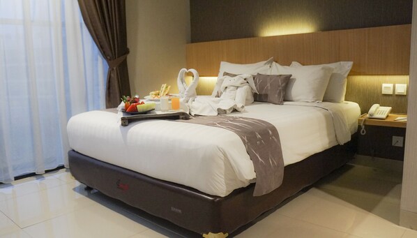 Premium bedding, in-room safe, desk, blackout curtains
