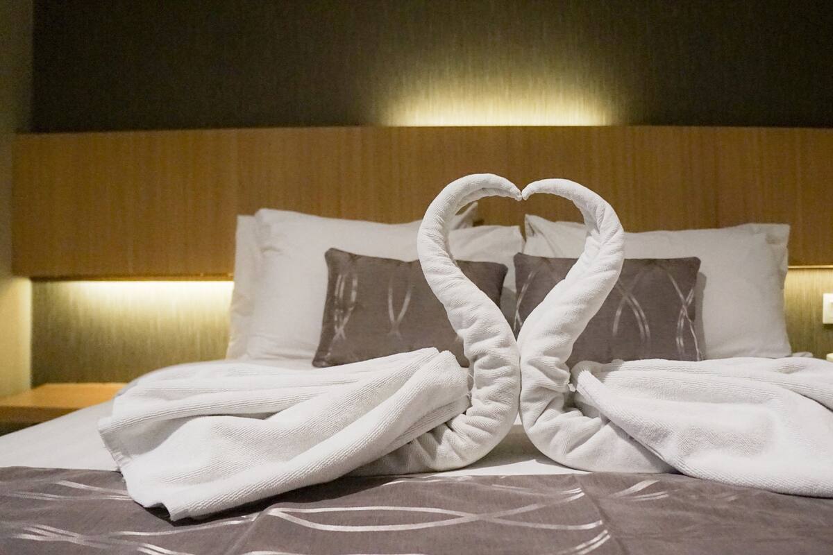 Chambre Deluxe | Literie de qualité supérieure, coffres-forts dans les chambres, bureau