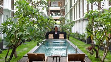 2 kolam renang outdoor