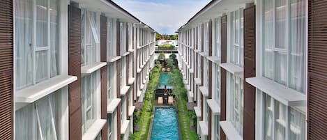 2 kolam renang terbuka