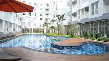 Outdoor pool, pool loungers