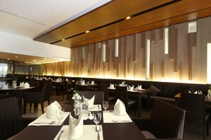 Daily buffet breakfast (THB 354 per person)