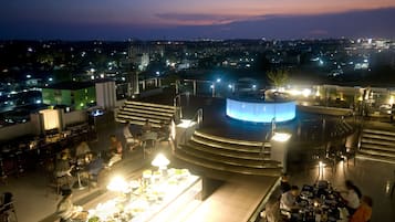 Breakfast, lunch, dinner served; international cuisine