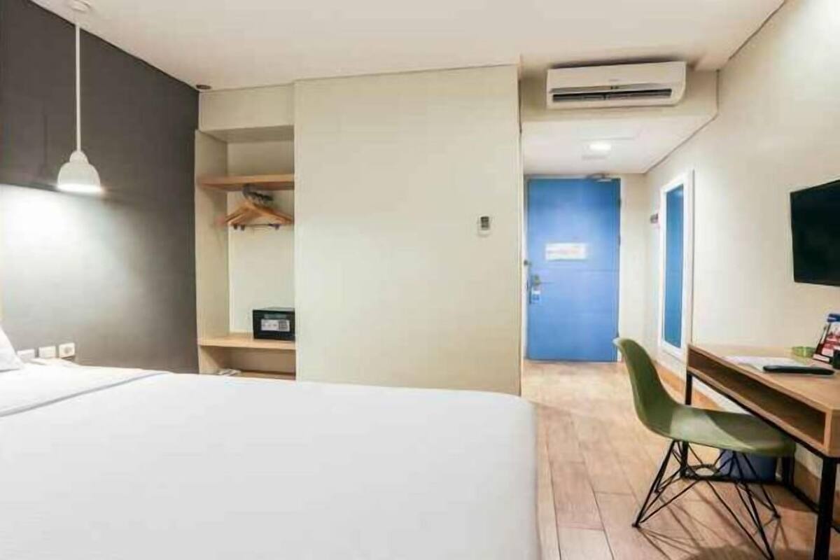1 habitación, caja de seguridad en la habitación y escritorio