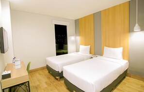 高級雙床房, 2 張單人床, 非吸煙房, 城市景 | 房內夾萬、獨特裝修、書桌、摺床/加床 (收費)