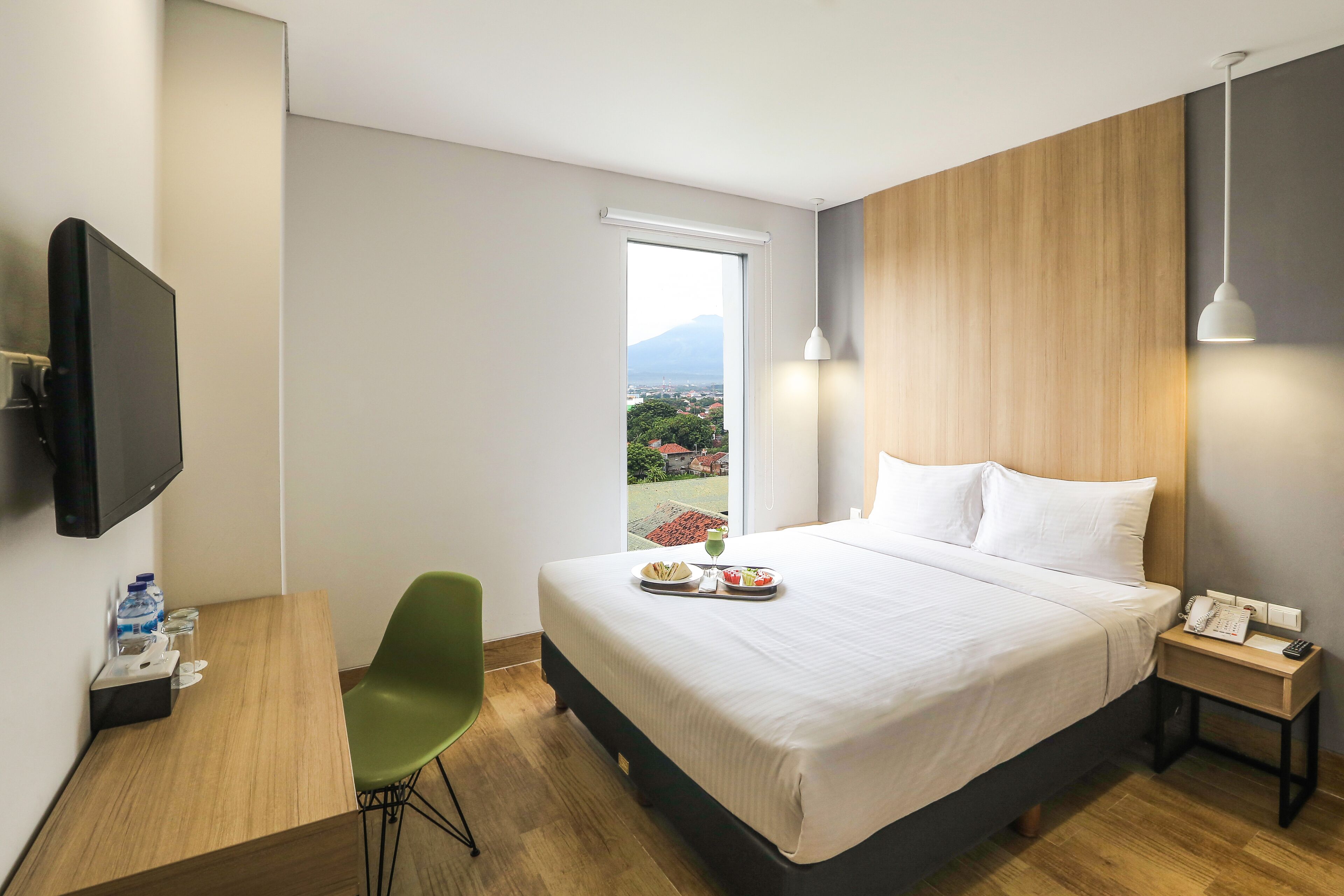 superior double room, 1 queen bed, non smoking, city view | 1 bedroom, in-room safe, individually furnished, desk