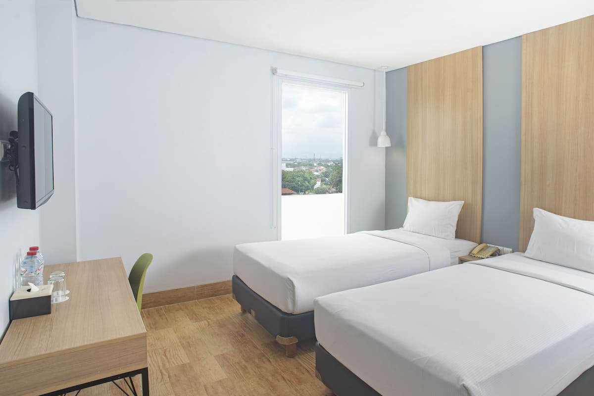 superior twin room, 2 single beds, non smoking, city view | 1 bedroom, in-room safe, individually furnished, desk