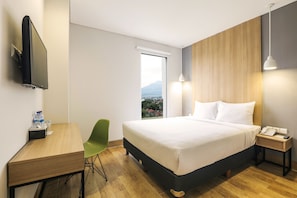 Dobbeltrom – superior, 1 queensize-seng, ikke-røyk, byutsikt | Safe på rommet, individuelt innredet og skrivebord