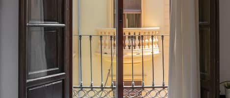 雙人房, 共用浴室 (outdoor balcony to Cuesta de Gomerez) | 高級寢具、記憶棉床墊、熨斗/熨衫板、嬰兒床 (收費)