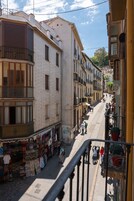 Háromágyas szoba, közös fürdőszoba (outdoor terrace to Cuesta Gomerez) | Kilátás a szobából