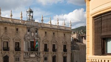 Driepersoonskamer, gemeenschappelijke badkamer (outdoor balcony to Cuesta Gomerez ) | Uitzicht vanuit de kamer
