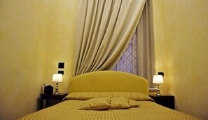 Zimmersafe, Schreibtisch, Bügeleisen/Bügelbrett, kostenlose Babybetten