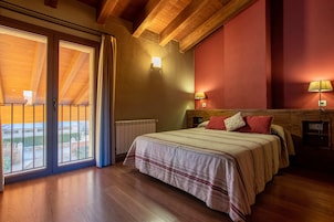 Duplex, 3 Bedrooms | Premium bedding, down comforters, individually decorated