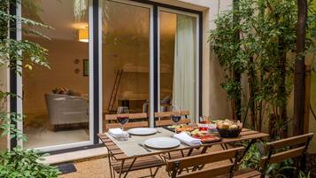 Premium-sviitti, näköala puutarhaan | Terassi/patio