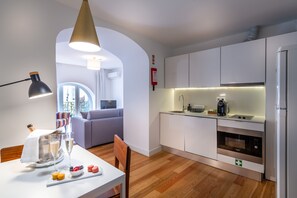 Deluxe Suite | Private kitchenette | Fridge, microwave, stovetop, dishwasher - My Suite Lisbon Serviced Apartments (Lisbon)