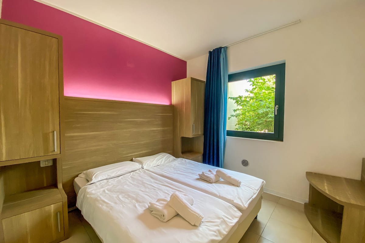 Premium Apartment, 2 Bedrooms (Ground Floor) | Living area | 19-inch flat-screen TV with satellite channels, TV, table tennis