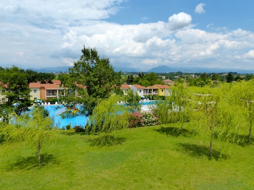 Belvedere Village
