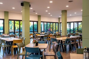 Breakfast, lunch and dinner served - Belvedere Village (Castelnuovo del Garda)