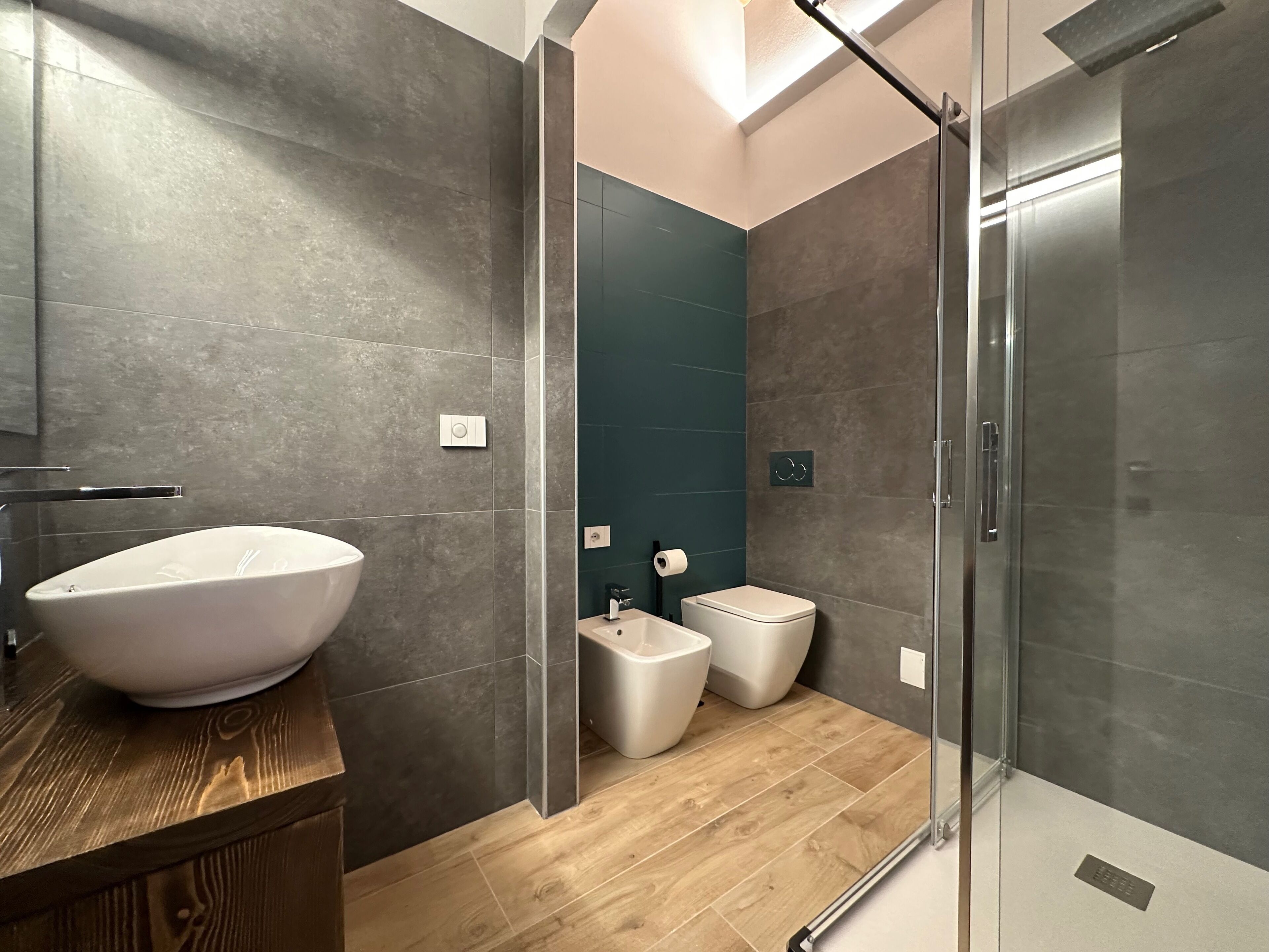 Deluxe Double Room, Sea View, Annex Building | Bathroom | Shower, free toiletries, hair dryer, bidet