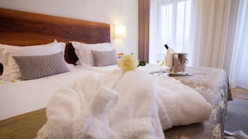 Premium Twin Room | Premium bedding, in-room safe, individually decorated, desk